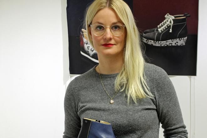 Kansainvälisestikin tunnetun soinilaissuunnittelija Terhi Pölkin kenkiä on harvoin esillä isojen kaupunkien ulkopuolella. Arkistokuva: Tarja Riihimäki.