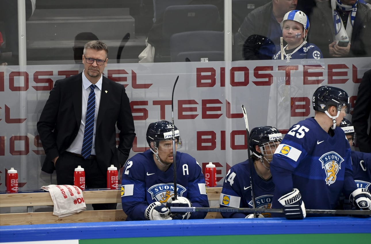 Jukka Jalosella ei ollut suurempaa hätää Leijonien penkin takana.