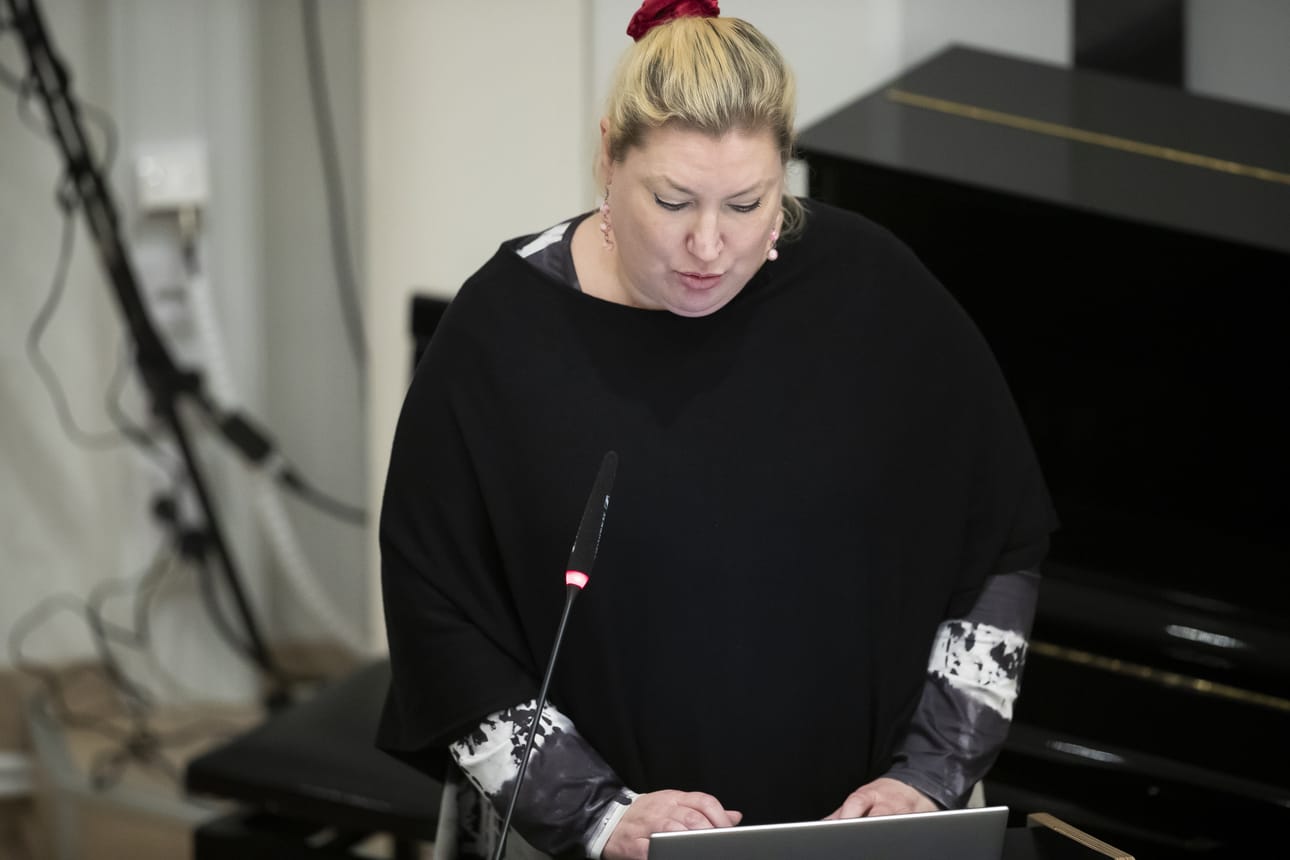 Katja Laurila on toiminut Raahen kaupunginvaltuutettuna vuodesta 2009 lähtien. Laurila on toiminut myös vasemmiston kansanedustajana.