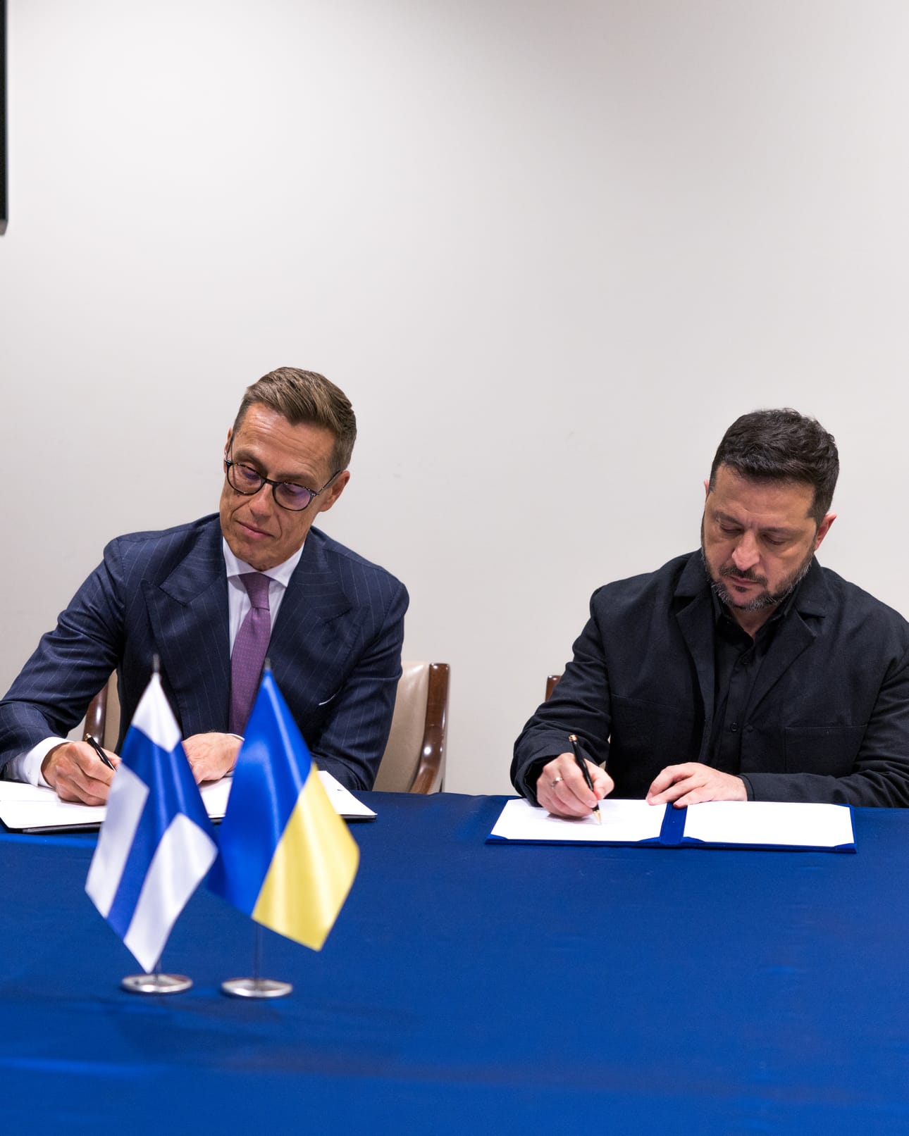 Presidentit Alexaner Stubb ja Volodymyr Zelenskiy allekirjoittivat droonisopimuksen Suomen ja Ukrainan välillä keskiviikkona New Yorkissa.