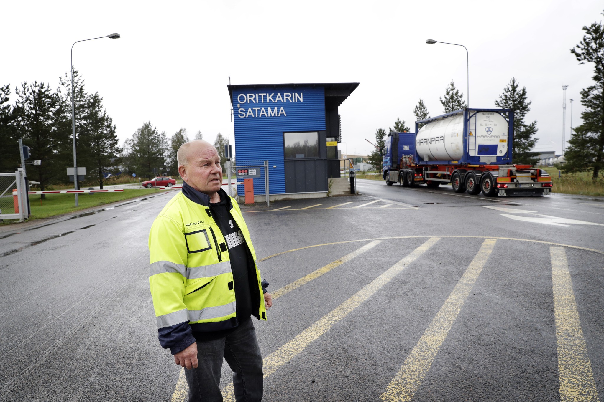 Herman Anderssonin pääluottamusmies Pauli Keränen sanoo, että taustalla ohi menevä kontti joutuu todennäköisesti palaamaan takaisin satamasta tai jäämään sinne perjantaihin asti odottelemaan, että ahtaajat palaavat töihin. Sitä ennen lastille ei ole ahtaajia..