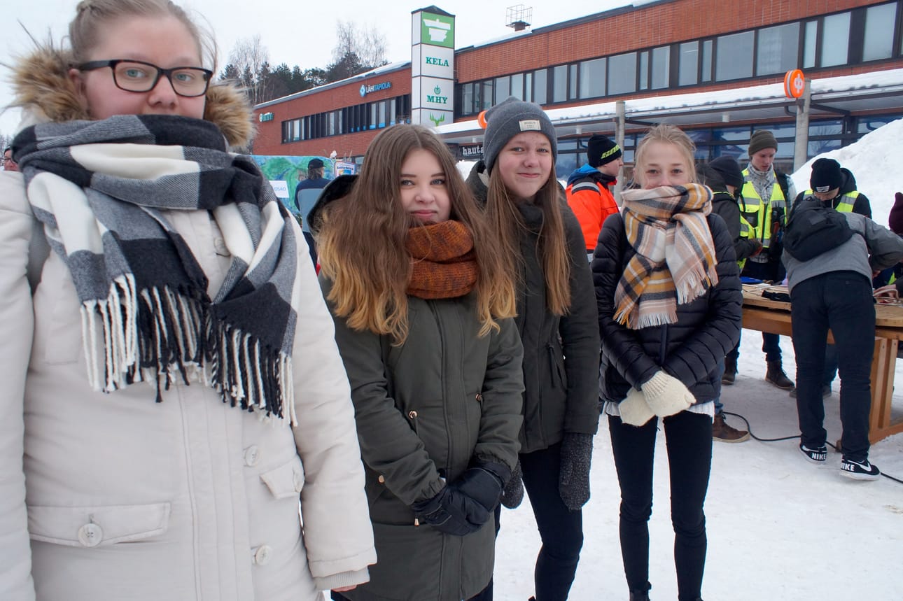 Mette-Marjut Luokkanen (vasemmalla), Elice Haataja, Kiia Kesti ja Jutta-Riina Ruuskanen ovat jo jatko-opintojensa suunnat valinneet.