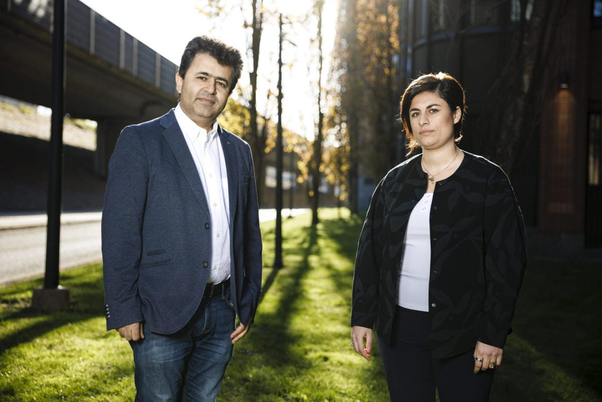 Kurdiliiton puheenjohtaja Welat Nehri ja Helsingin kaupunginvaltuuston varavaltuutettu Seida Sohrabi (kok.) Helsingissä toukokuussa. LEHTIKUVA / SEPPO SAMULI