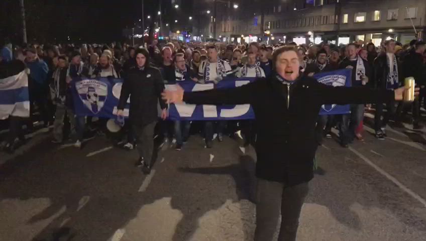 Kannattajat marssivat stadionille, katso video