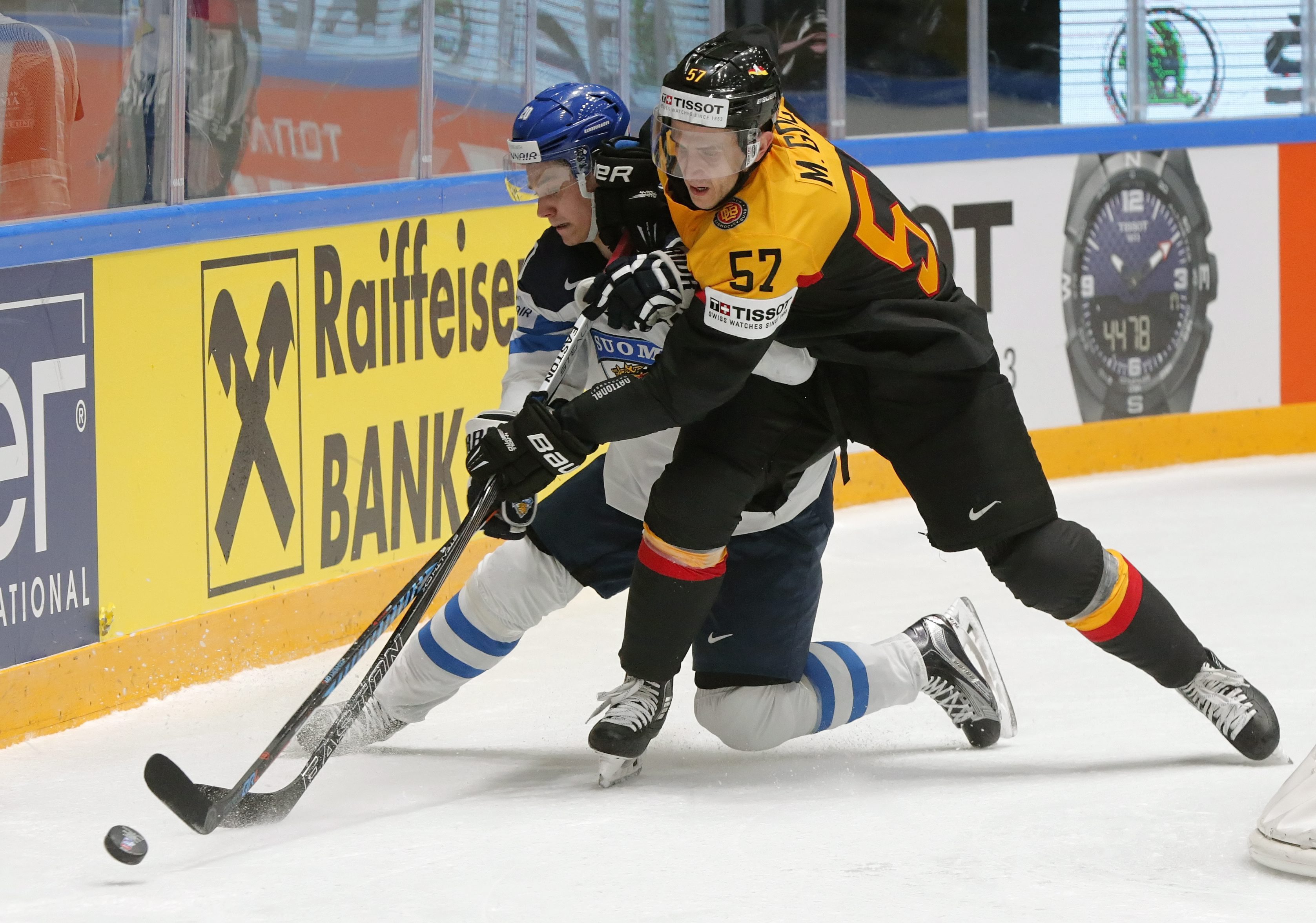 Sebastian Aho (vas.) pelasi jo viime kevään MM-kisoissa.