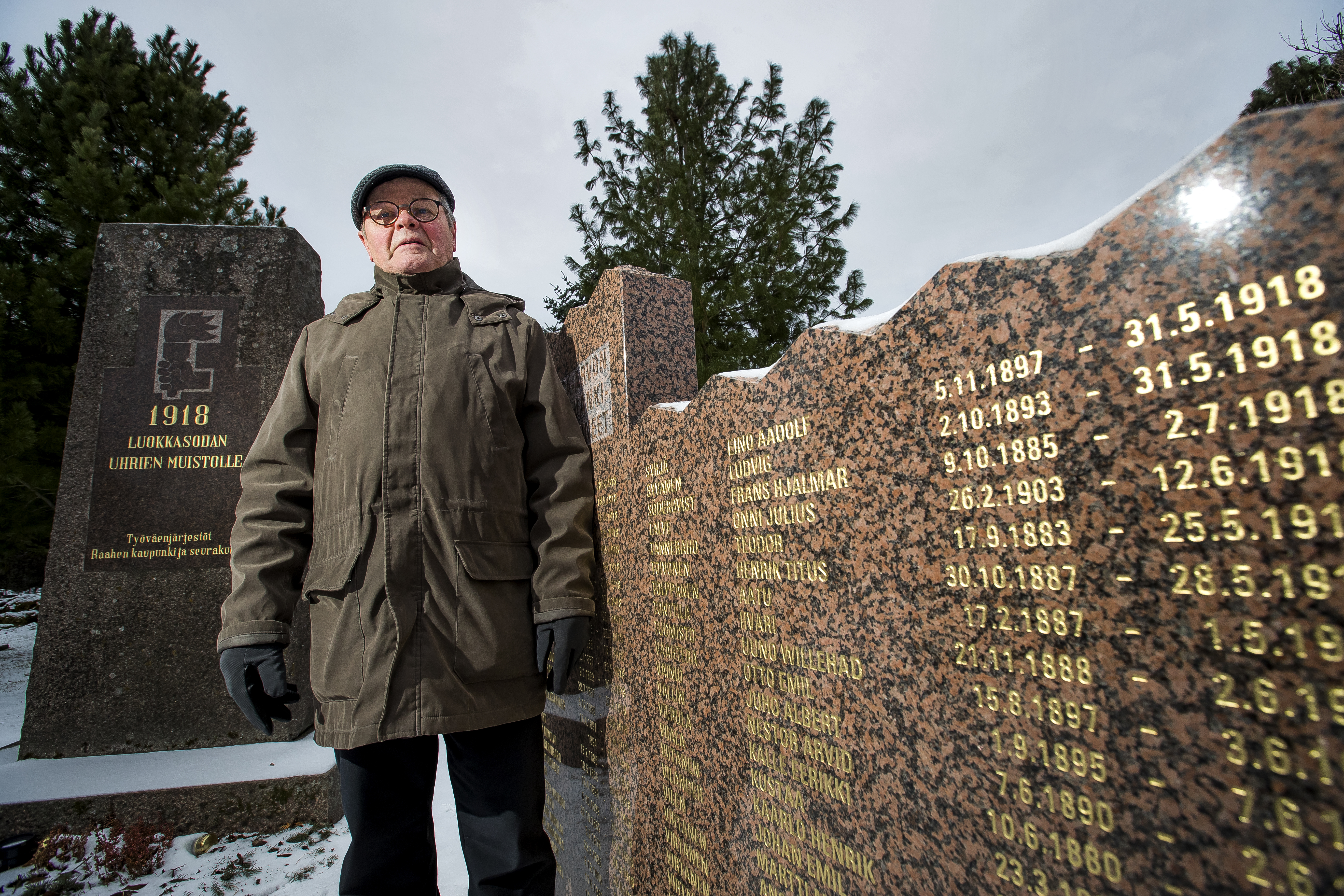 Vuosi sitten Lauri Maarala eli kiivasta aikaa. Työ Raahen vankileirillä vuoden 1918 aikana kuolleiden punavankien joukkohaudan kunnostamiseksi oli työläässä vaiheessa.