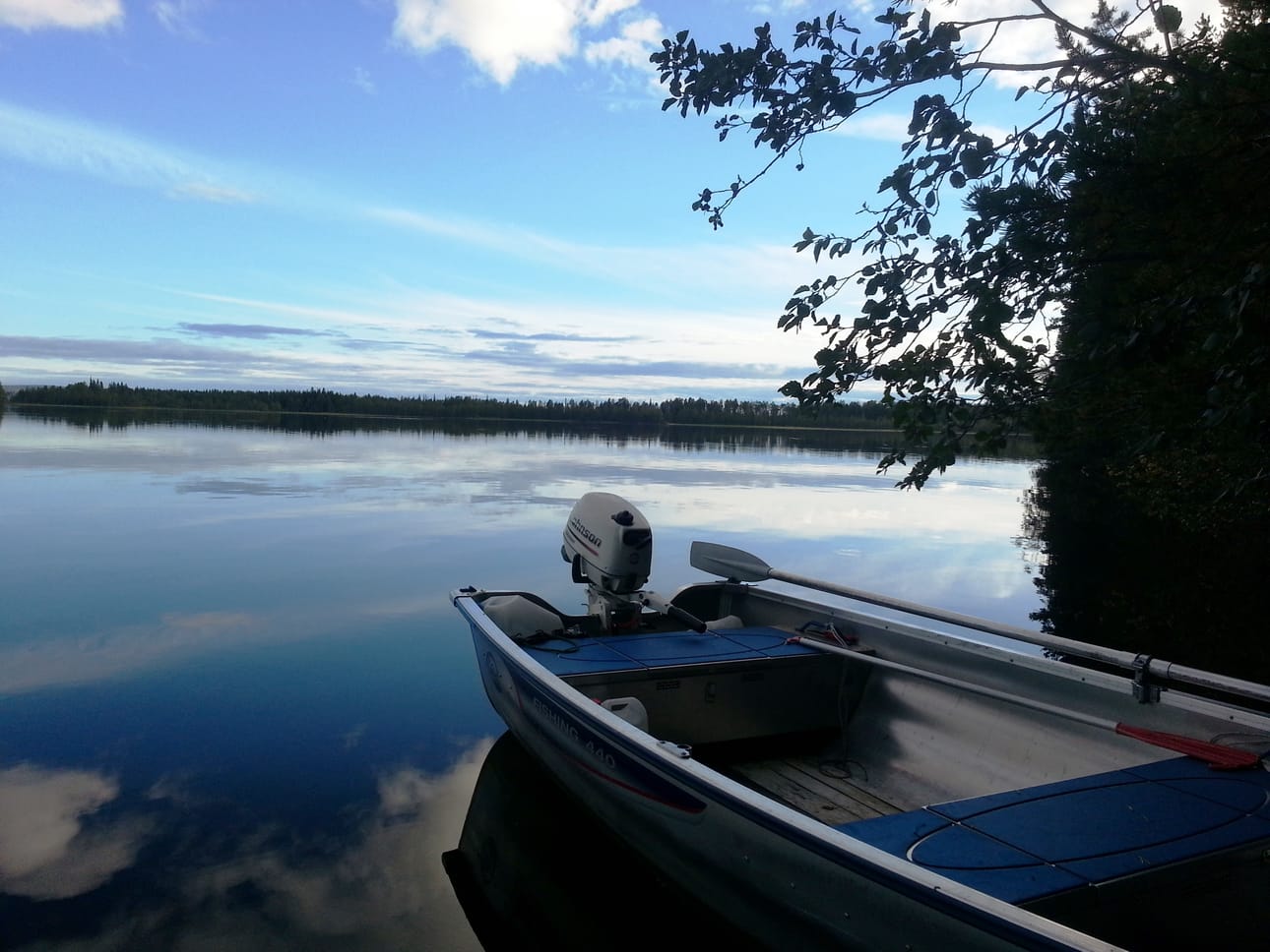 Kitka-järvi kuvattuna pe-iltana 26.8. (paikka: Kivilahti)