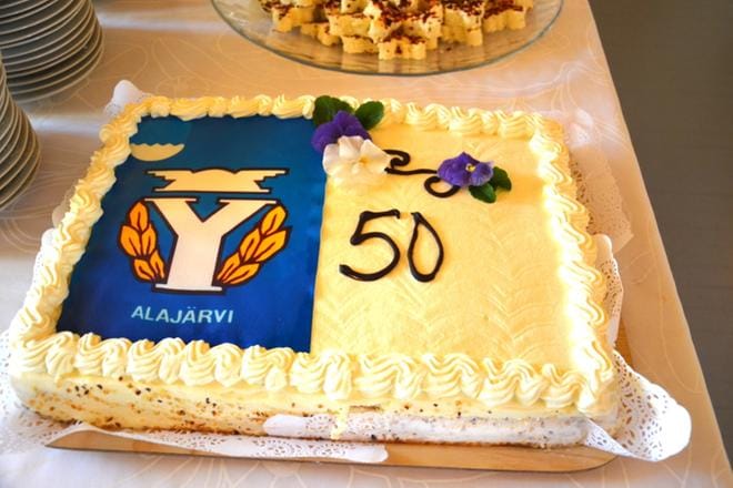 Alajärven Yrittäjien 50-vuotisjuhlassa täytekakku oli teeman mukainen.