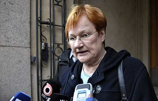 Tarja Halosta haastateltiin perjantaina hänen poistuessaan presidentin esittelystä.