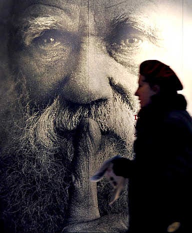 Lontoon luonnonhistoriallinen museo juhlistaa Darwinia näyttelyllä, jossa on esillä muun muassa Darwinin maailmaympärimatkallaan keräämiä näytteitä.