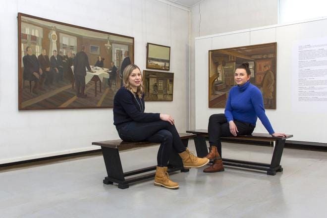 Museotoimenjohtajana tammikuussa aloittanut Elina Alkio (vas.) ja museolehtori Elina Suutari Nelimarkka-museolla. KUVA: NELIMARKKA-MUSEO