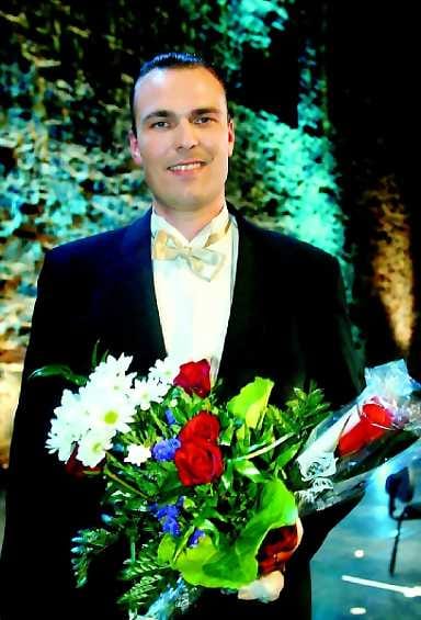 Petrus Schroderus voitti sunnuntaina Timo Mustakallio-laulukilpailun Savonlinnassa.