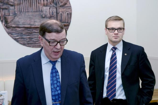 Puheenjohtaja Paavo Väyrynen (vas.) ja varapuheenjohtaja Sami Kilpeläinen Kansalaispuolueen tiedotustilaisuudessa Helsingissä 20. tammikuuta 2017. LEHTIKUVA / EMMI KORHONEN