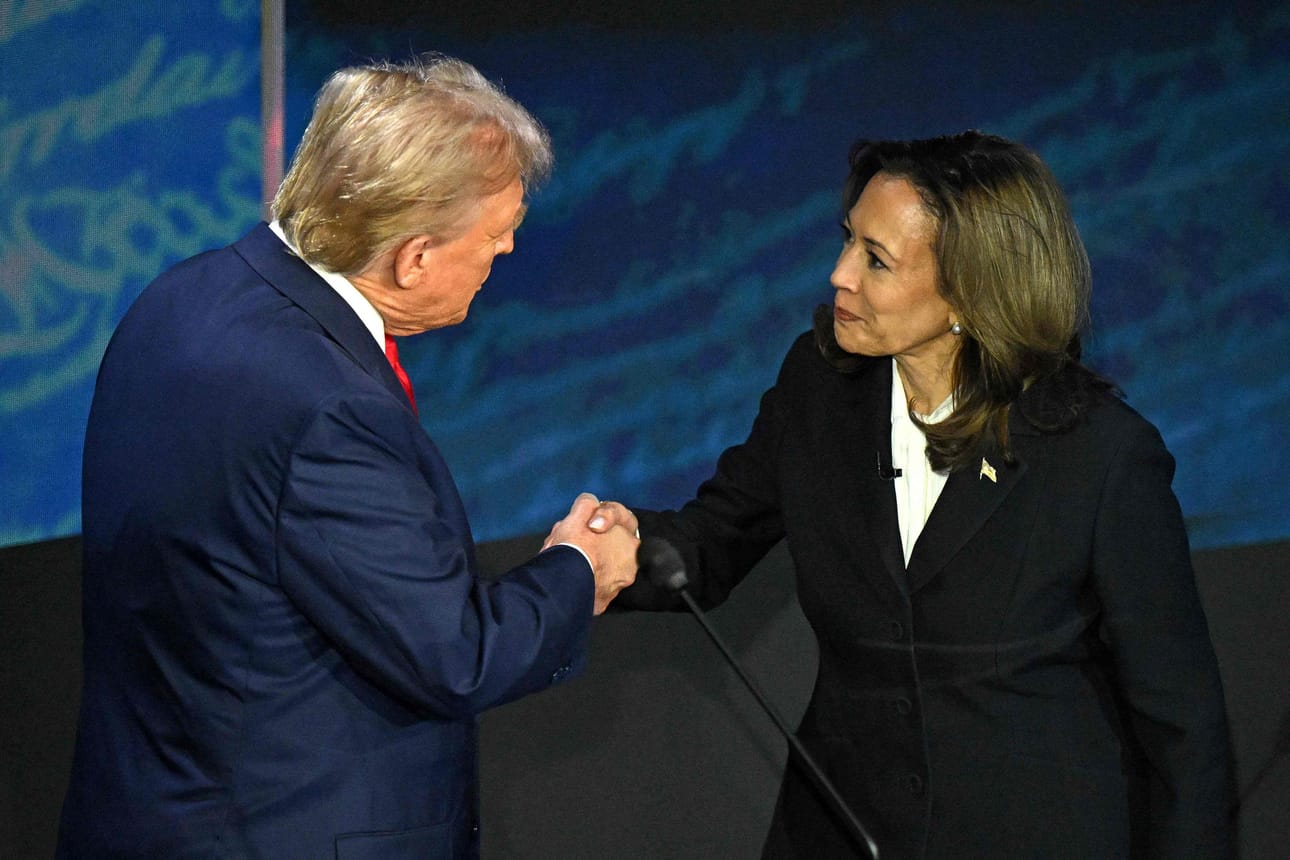Faktantarkastajien mukaan valtaosa virheellisistä väittämistä oli republikaanien ehdokkaan ja ex-presidentti Donald Trumpin esittämiä, mutta myös demokraattien Kamala Harris ainakin liioitteli joitain sanomisiaan. LEHTIKUVA/AFP