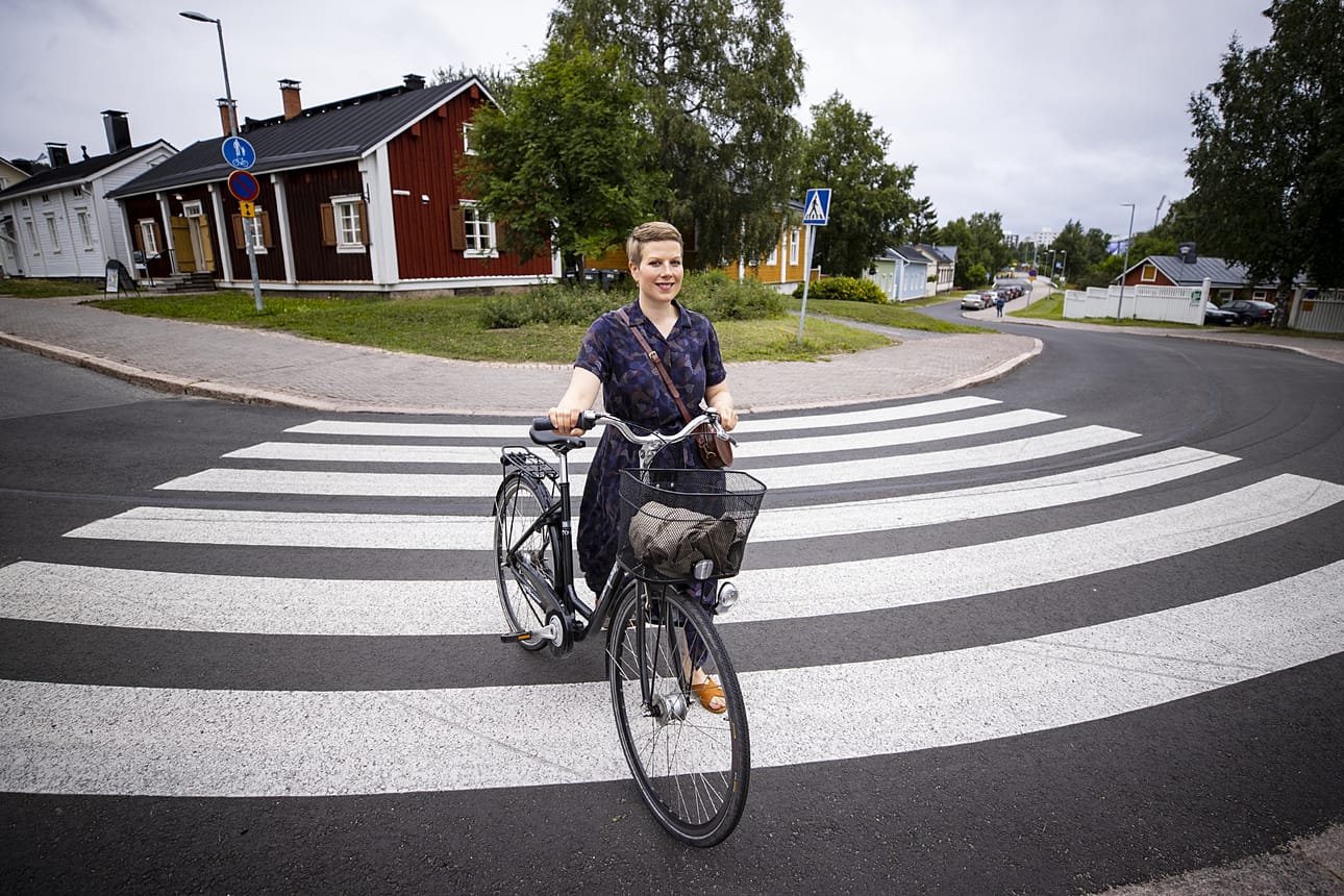 Jenni Pitkon mielessään Oulu tiivistyy Pikisaareen, koska siellä on maaseudun rauhaa, mutta kaupunki on silti ihan vieressä. Hän näkee alueen tulevaisuuden kulttuurin keskuksena.