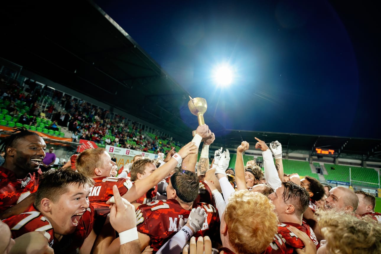 Royalsin juhlat alkoivat pelin jälkeen.