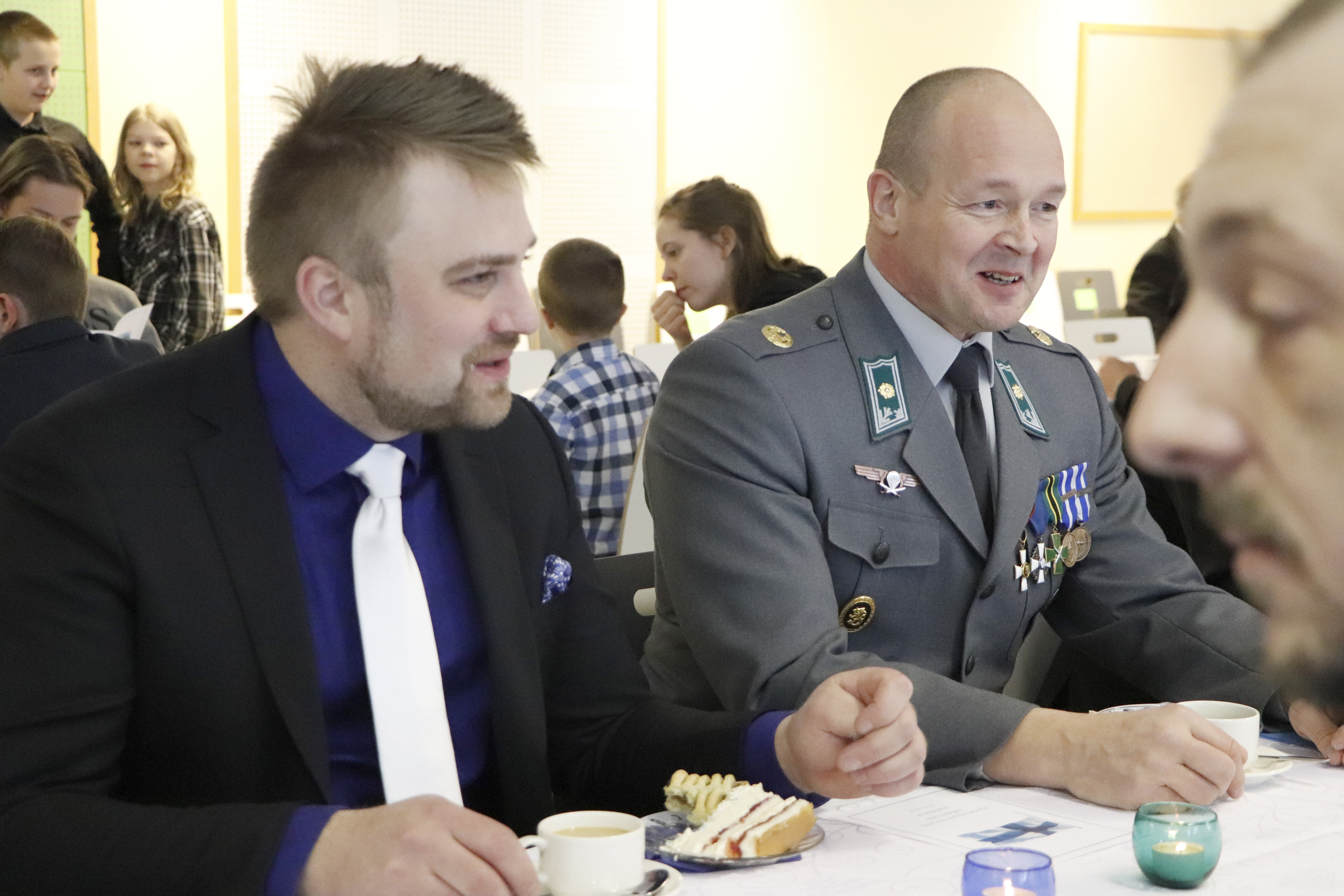 Siikalatvan kunnan itsenäisyyspäivän juhlan avauspuheen kunnan luottamushenkilöjohtoa edustaen pitänyt Jaakko Myllykoski ja juhlapuheen pitänyt majuri Mika Niemi juhlakahveilla.
