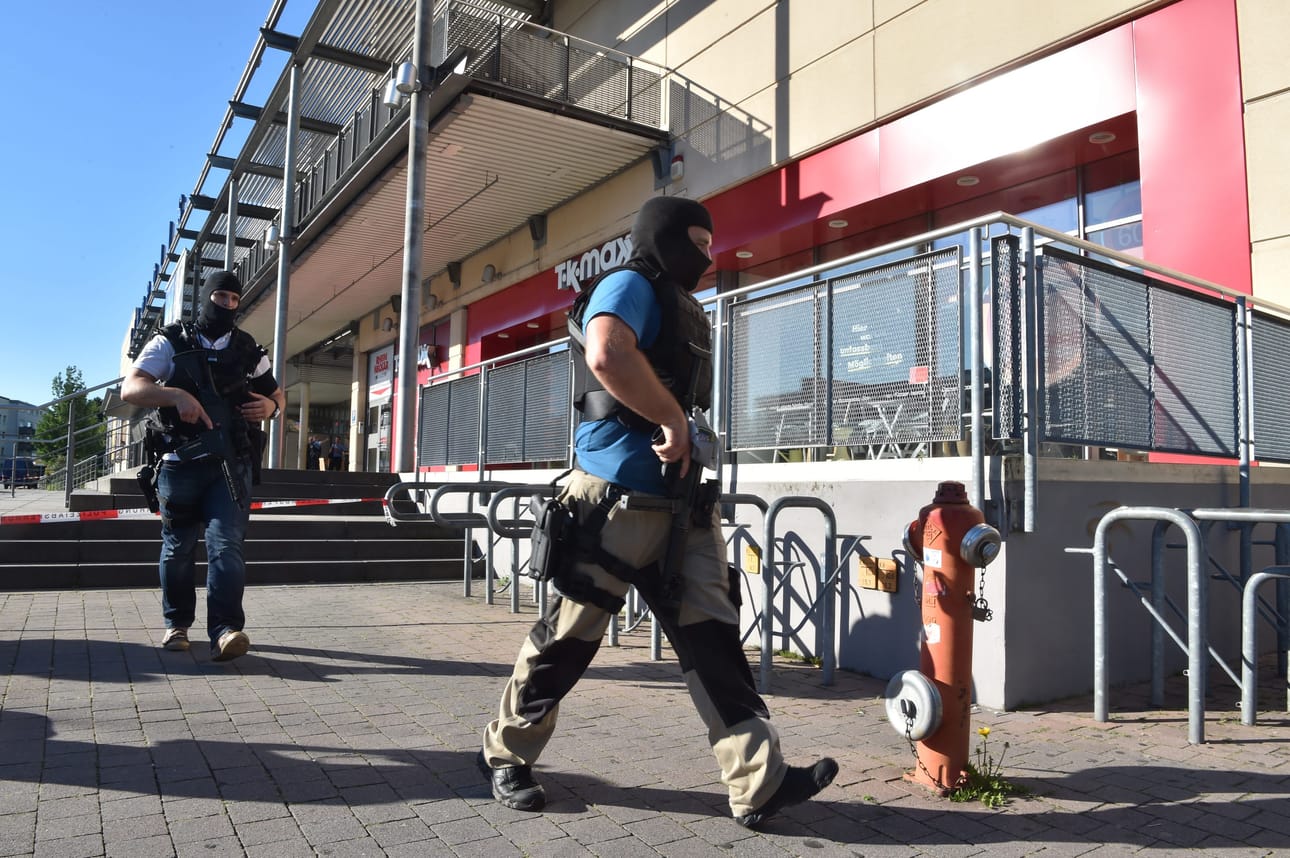 Saksan Viernheimissa asemies hyökkäsi elokuvateatteriin viime torstaina. Poliisi surmasi hänet.
