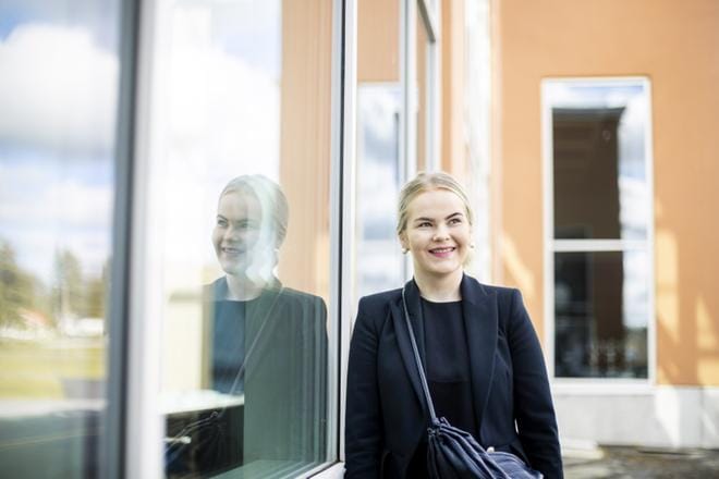 Kauhavalainen Emma Kivikangas on löytänyt politiikasta ja vaikuttamisesta oman intohimonsa. KUVA: KRISTA LUOMA