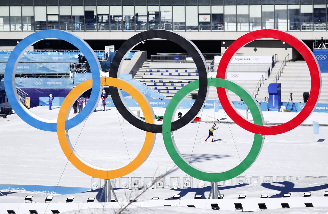 Maastohiihdon olympia-areena paistatteli talviauringossa tiistaina. Latutaistot alkavat ensi lauantaina.