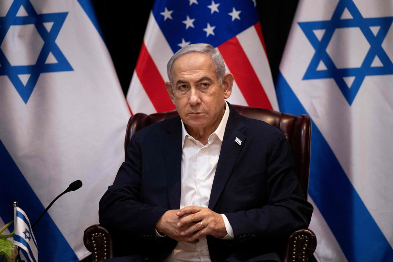 Yhdysvaltain edustajainhuoneen puhemies Mike Johnson kertoi perjantaina puolueiden johtajien kutsuneen israelilaispääministeri Benjamin Netanjahun puhumaan kongressille. LEHTIKUVA/AFP