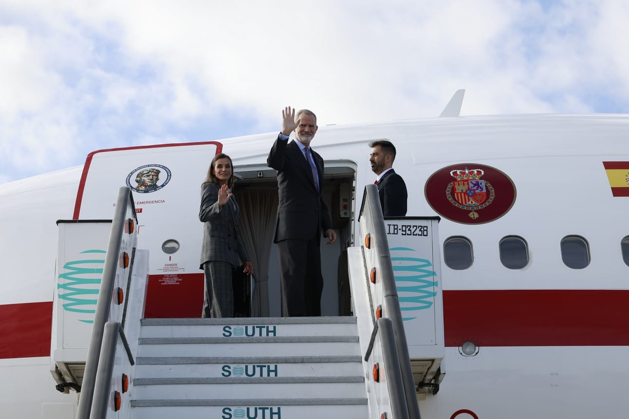 Espanjan kuningas Felipe VI ja kuningatar Letizia lähtivät kohti Suomea maanantaina. He vierailevat Rovaniemellä keskiviikkona osana valtiovierailua.