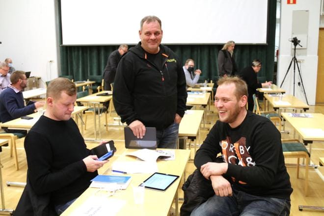 Lasse Ruotsala sai kannatusta Esa Puronvarrelta. Kokoomuksen Petri Hietamäki nosti halintosääntöä keskusteluun kaupunginhallituksessa. KUVAT: ANU NAHKALA