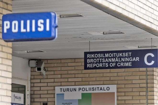 Isoissa kaupungeissa, kuten Turussa, on saatavilla kaikki poliisipalvelut samalta asemalta, mutta pienissä kunnissa näin ei aina ole. KUVA: Jori Liimatainen