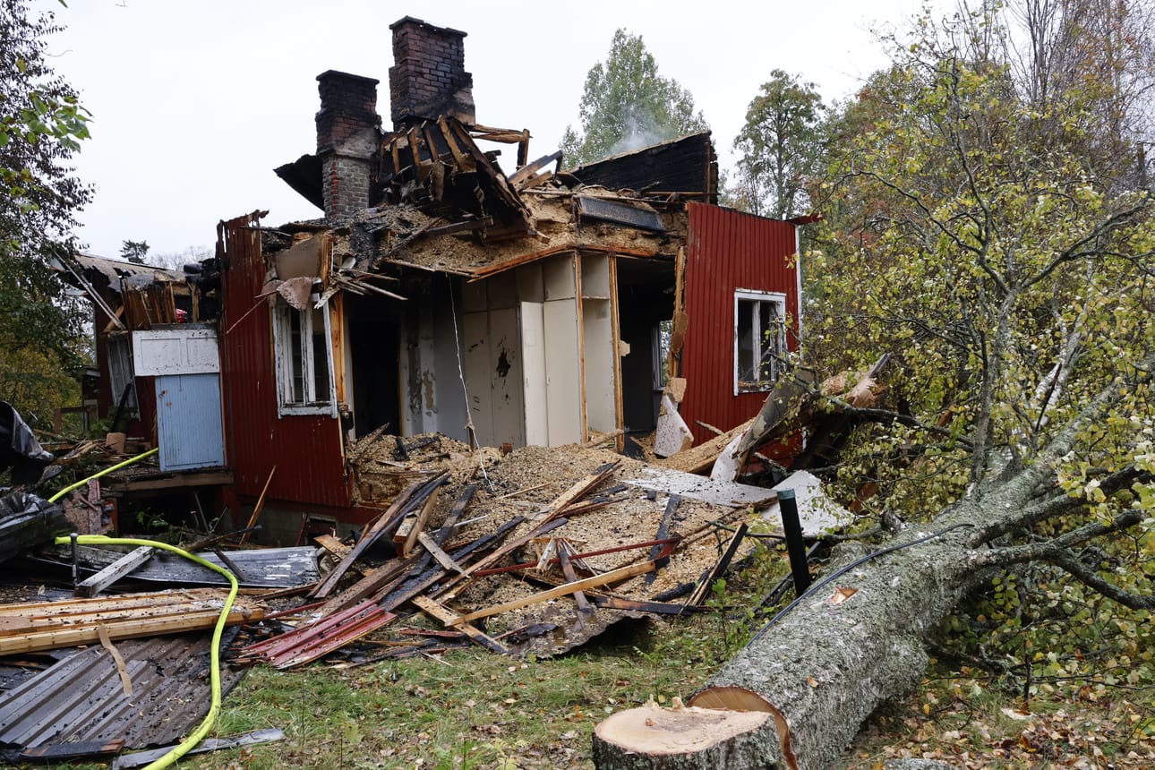Pelastuslaitos sai hälytyksen kohteeseen 7.10. vähän yli puoli seitsemän aamulla. Raivaustyöt jatkuivat iltapäivään.