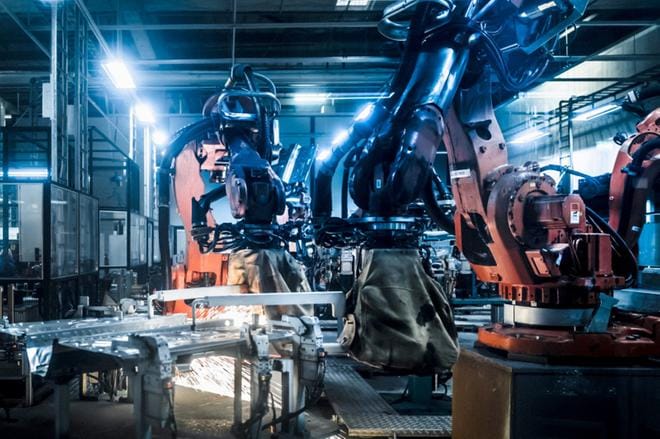 Uusia osaajia koetaan tarvittavan robotiikan, automatiikan, tuotteiden älykkyyden kehittämisen, pilvipalveluiden, data-analytiikan, tekoälyn ja tietoturvan kanssa. Arkistokuva Valmet Automotiven Uudenkaupungin autotehtaalta. KUVA: Mikael Rydenfelt