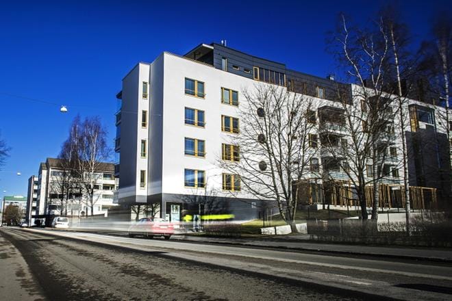 Koulukadulle rakennetaan pyörätie aina Rauhankadun risteykseen saakka. Kuva: Jarno Pellinen