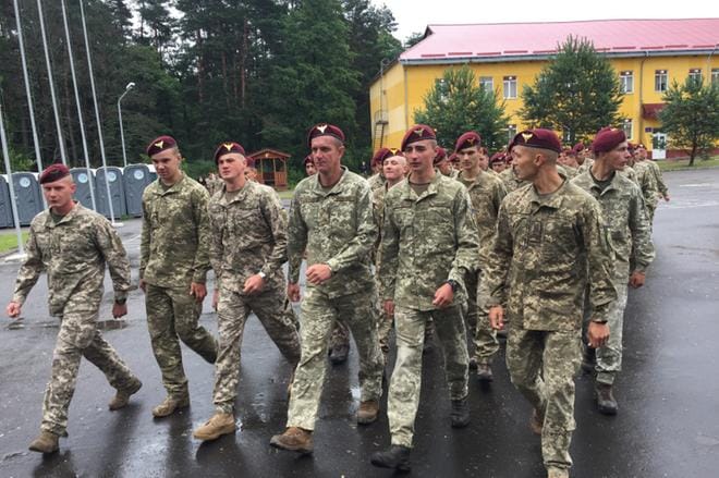 Naton kouluttajat jakavat ensi vuonna tietojaan 4?000–5?000 ukrainalaissotilaalle. Koulutetut ukrainalaissotilaat palaavat takaisin yksikköihinsä jakamaan Nato-osaamistaan. KUVA: Kari Ahlberg