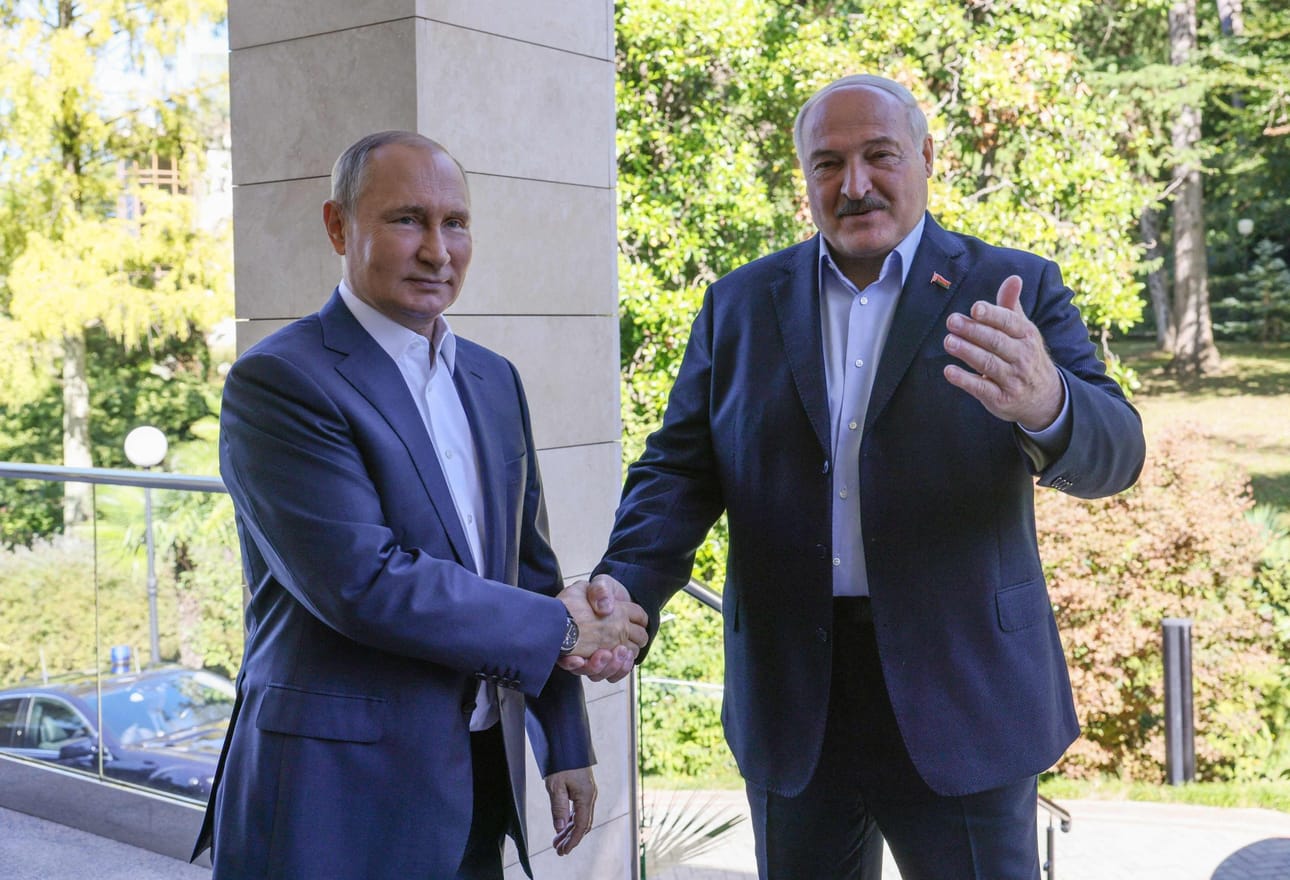 Venäjän presidentti Vladimir Putin ja Valko-Venäjän itsevaltainen johtaja Aljaksandr Lukashenka tapasivat syyskuussa Sotshissa. LEHTIKUVA/AFP
