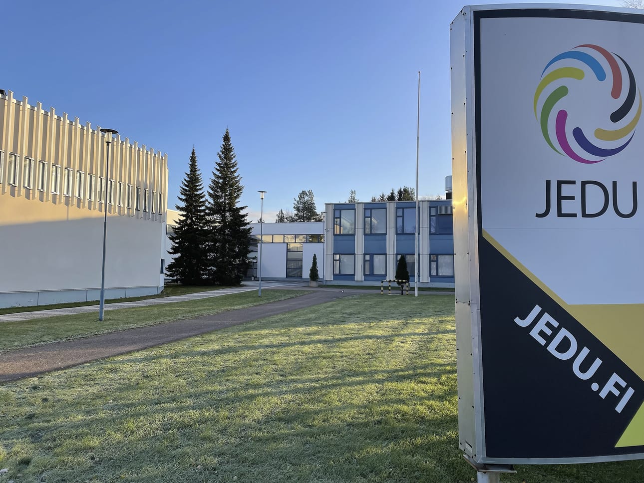 Jokilaaksojen koulutuskuntayhtymä Jedussa on tällä hetkellä 3 427 opiskelijaa. Koulutusta järjestetään Jedun seitsemässä toimipisteessä. Kuvassa Oulaisten Kosteenkadun kampus.