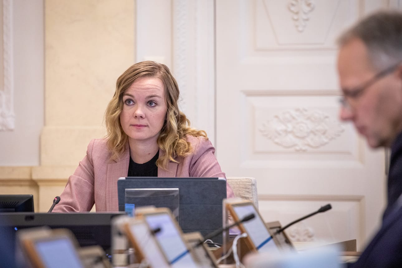 Valtiovarainministeri Katri Kulmuni (kesk.) kertoo, että arvonlisäverojen palauttamista selvitellään.