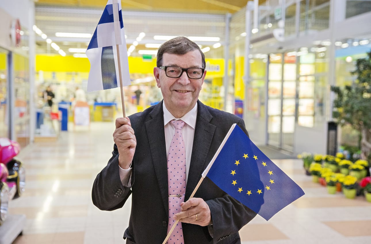 Paavo Väyrynen jatkaa europarlamentissa.
