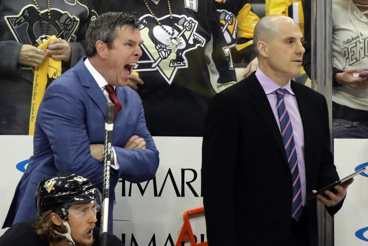 Pittsburghin valmentaja Mike Sullivan kehui ennen ottelua Valtteri Puustisen hyökkäysvaistoja ja viimeistelyä. Arkistokuva. LEHTIKUVA / Getty Images / AFP
