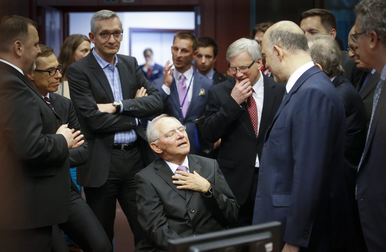 Neuvottelut Brysselissä jatkuvat ilman Kreikkaa. Kuvassa keskellä Saksan valtiovarainministeri Wolfgang Schäuble.