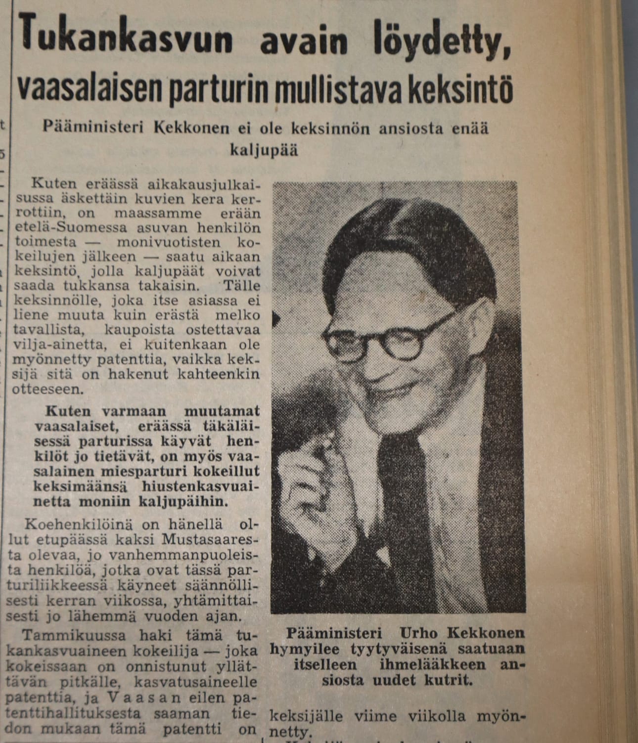1.4.1955 Vaasa-lehdessä aprillipilailtiin ihmelääkkeestä, joka kasvatti Urho Kekkoselle uudet kutrit.