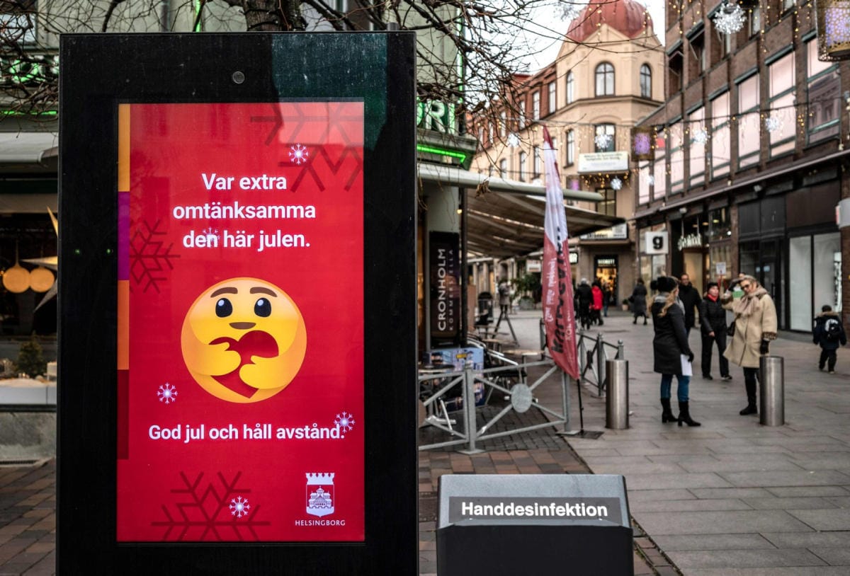 Ruotsissa kaikkien, joille se on mahdollista, tulee siirtyä etätöihin, ravintolarajoituksia tiukennetaan ja kaikki suuret urheilu- ja kulttuuritapahtumat perutaan ainakin tammikuun puoliväliin asti. LEHTIKUVA / AFP