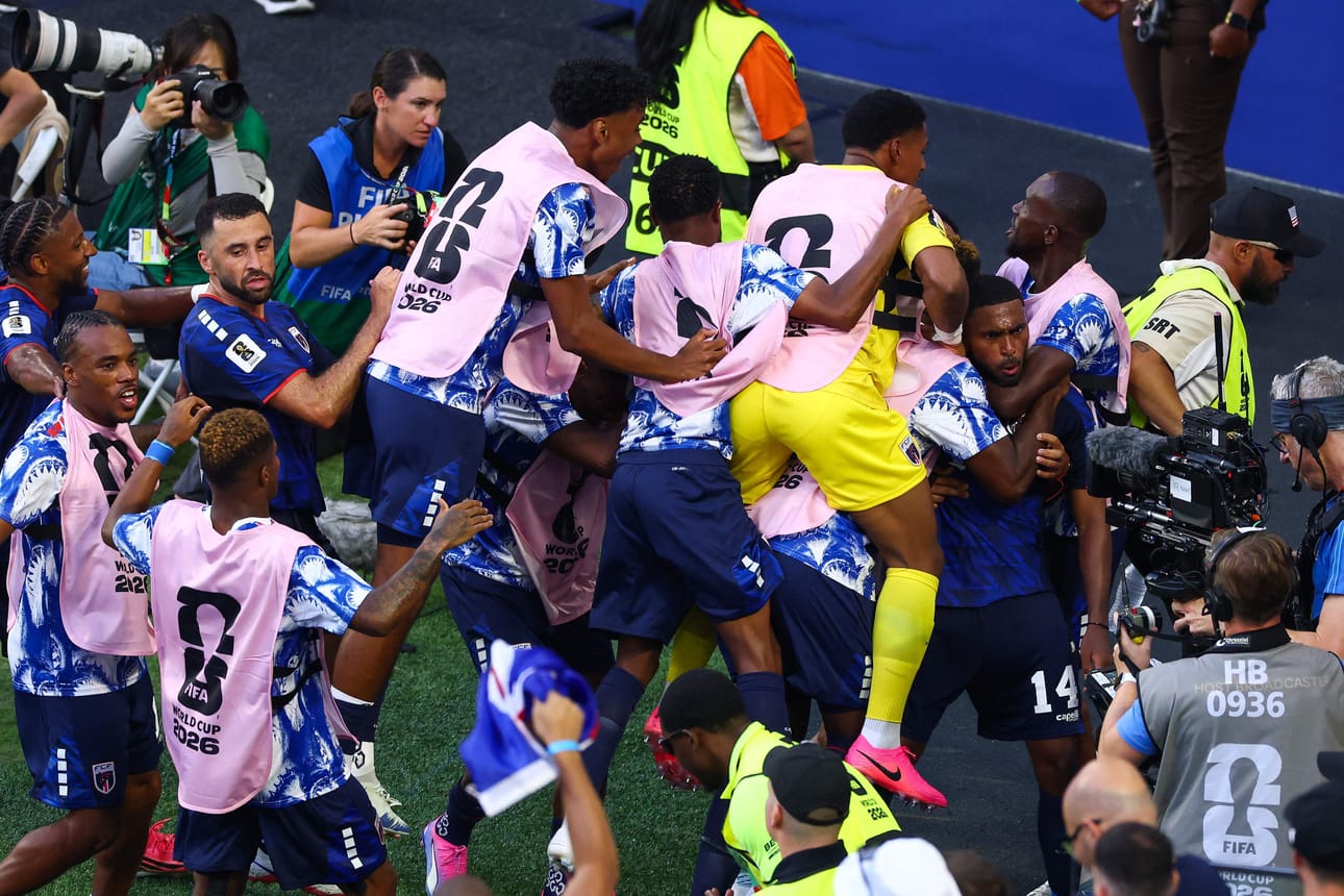 Kap Verde kohtasi MM-kisoissa molemmat finaalijoukkueet eli Espanjan ja Argentiinan. Espanjaa vastaan tuloksena oli 0–0-tasapeli ja Argentiinalle joukkue taipui vasta jatkoajalla 3–2. SJK:n Kelvin Pires kuvassa sinihousuisista korkeimmalla.