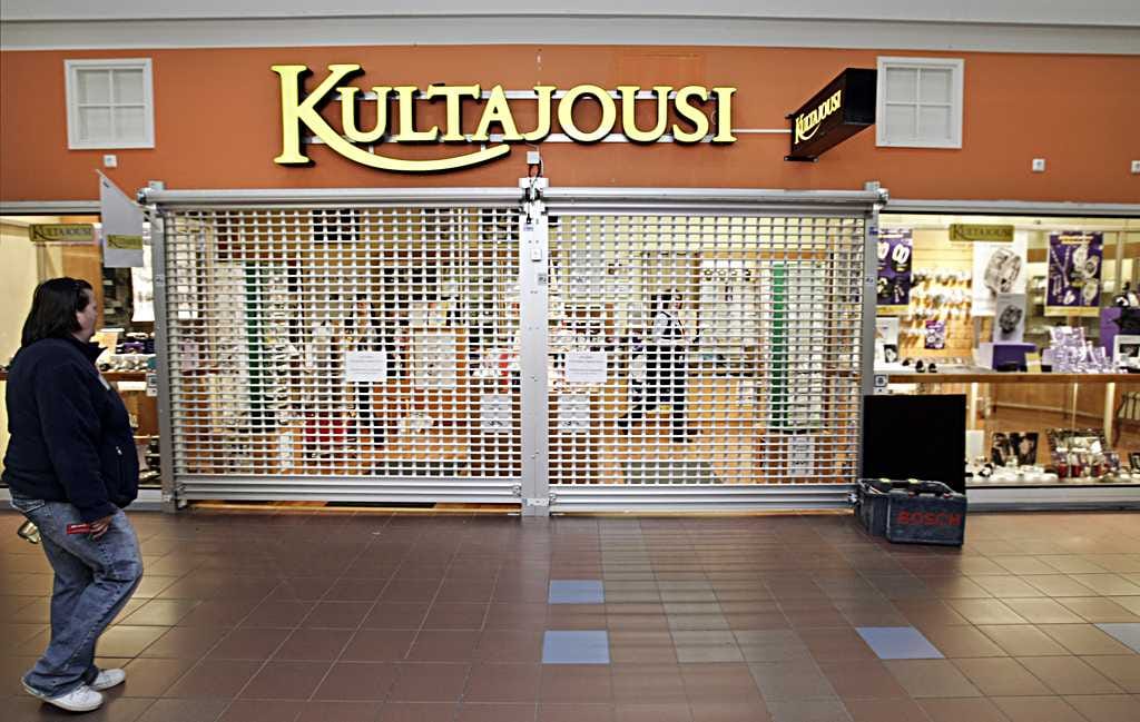 Zeppelinin Kultajousi-myymälään murtauduttiin katon kautta perjantain vastaisena yönä.