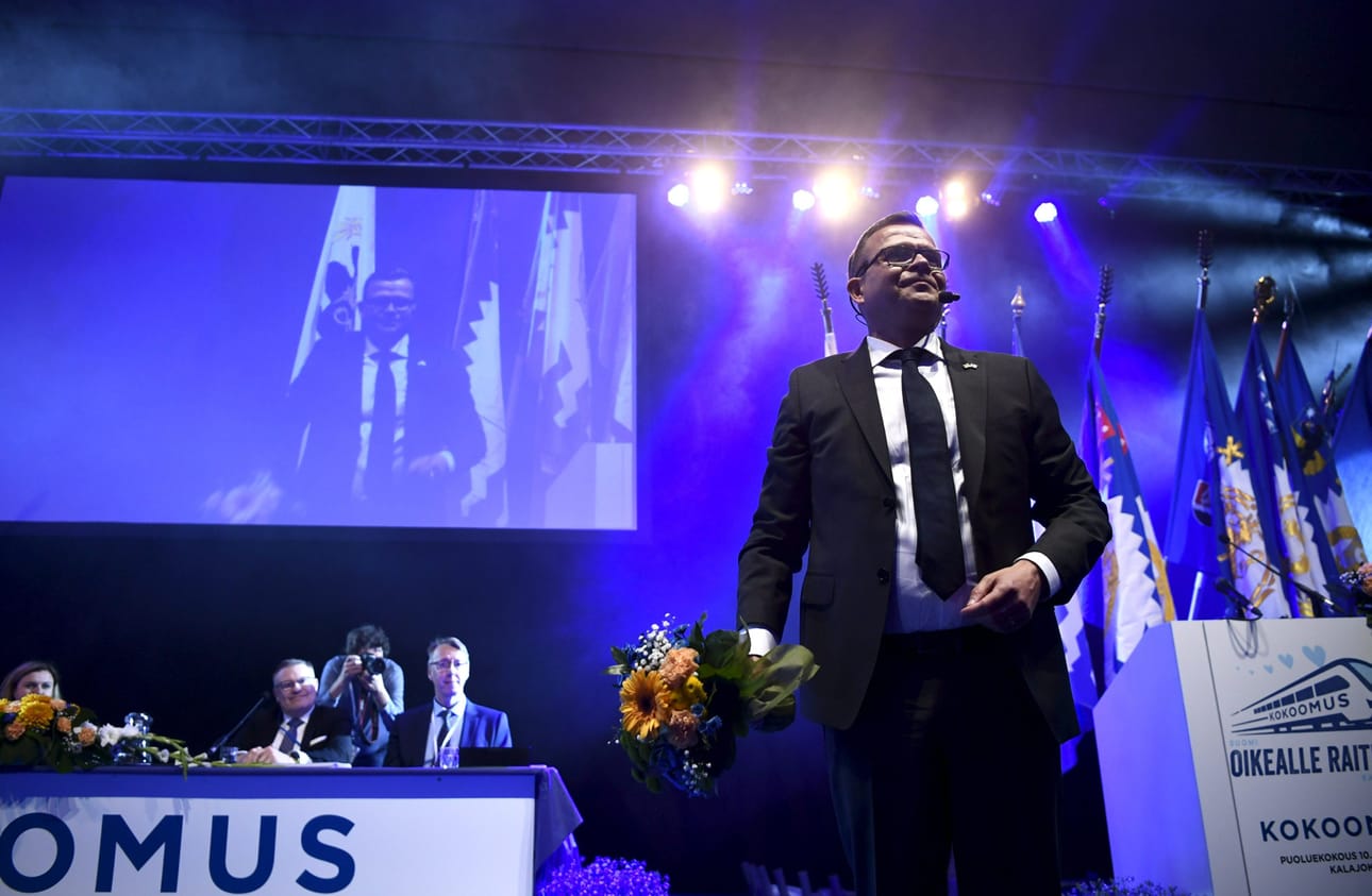 Kokoomuksen puheenjohtaja Petteri Orpo puoluekokouksessa Kalajoella 10. kesäkuuta 2022.