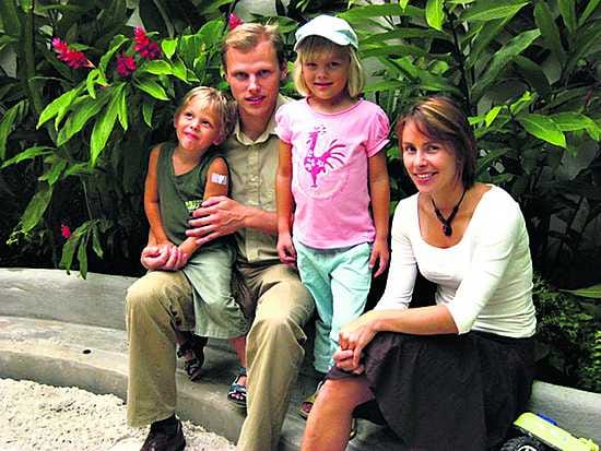 Tennojen perhe muutti lokakuussa Oulusta Kambodzhan pääkaupunkiin Phnom Penhiin. Nelivuotias Leo ja kuusivuotias Isla käyvät koulussa, kun isä Tommi ja äiti Heta työskentelevät YK:n palveluksessa.