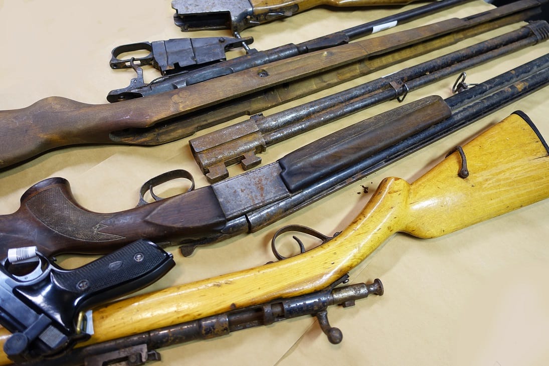 Armonvuosi-keräyksessä voi luovuttaa poliisille luvattomia aseita.