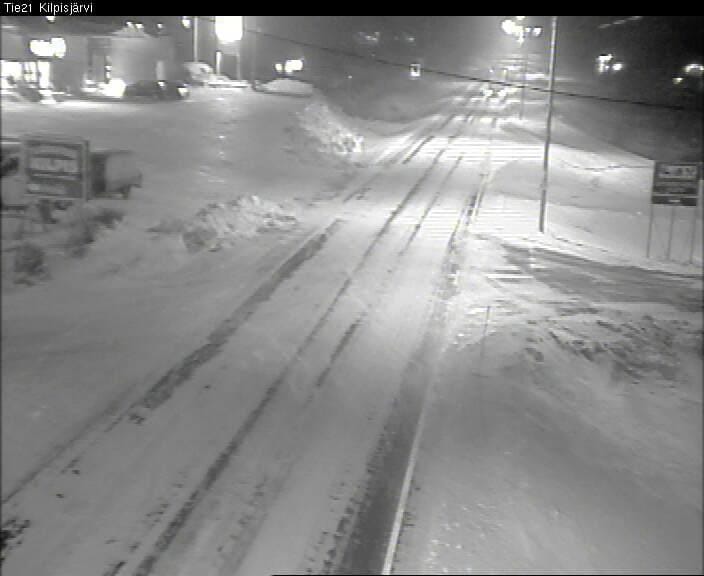 Kelikameran kuvaa kuuden aikaan torstai-iltana Kilpisjärveltä tiellä 21.