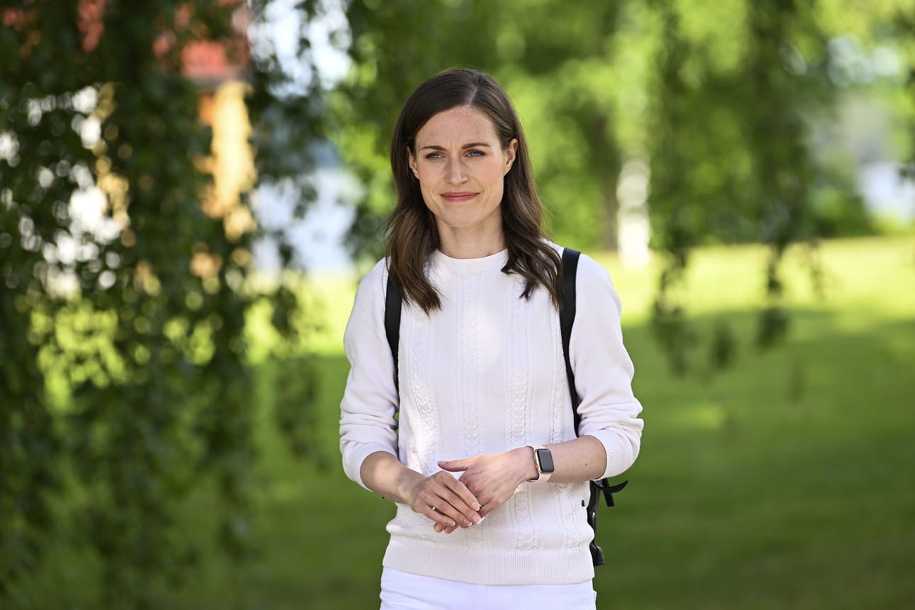 Pääministeri Sanna Marin vetoaa, ettei hänen lastaan kuvattaisi.