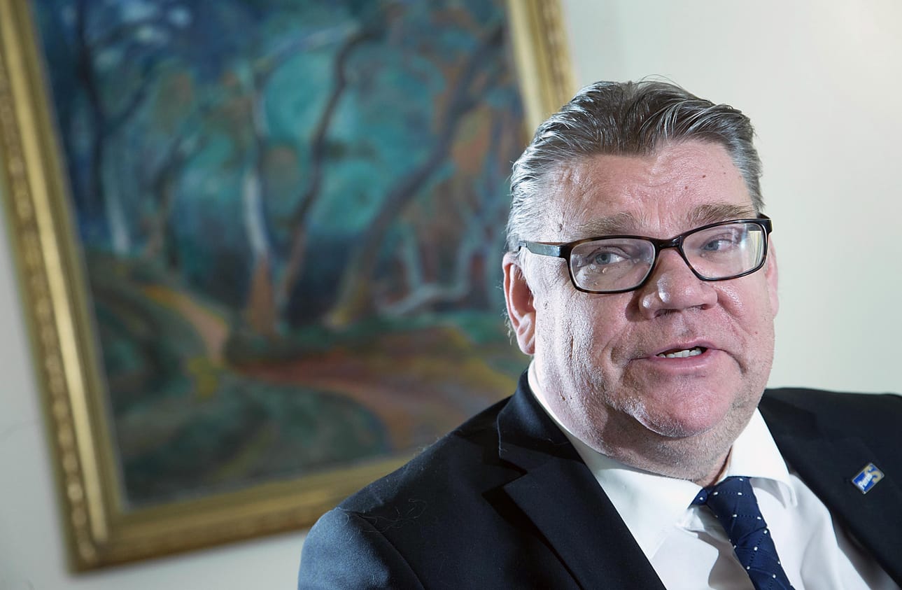 Ulkoministeri työhuoneessaan marraskuussa 2015.