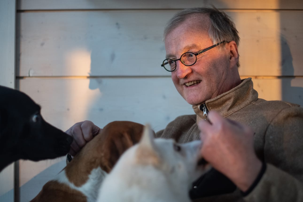 Sauli Laaksonen viihtyy vapaallaan koiraharrastuksen parissa. Omassa perheessä koiria hänellä on neljä.