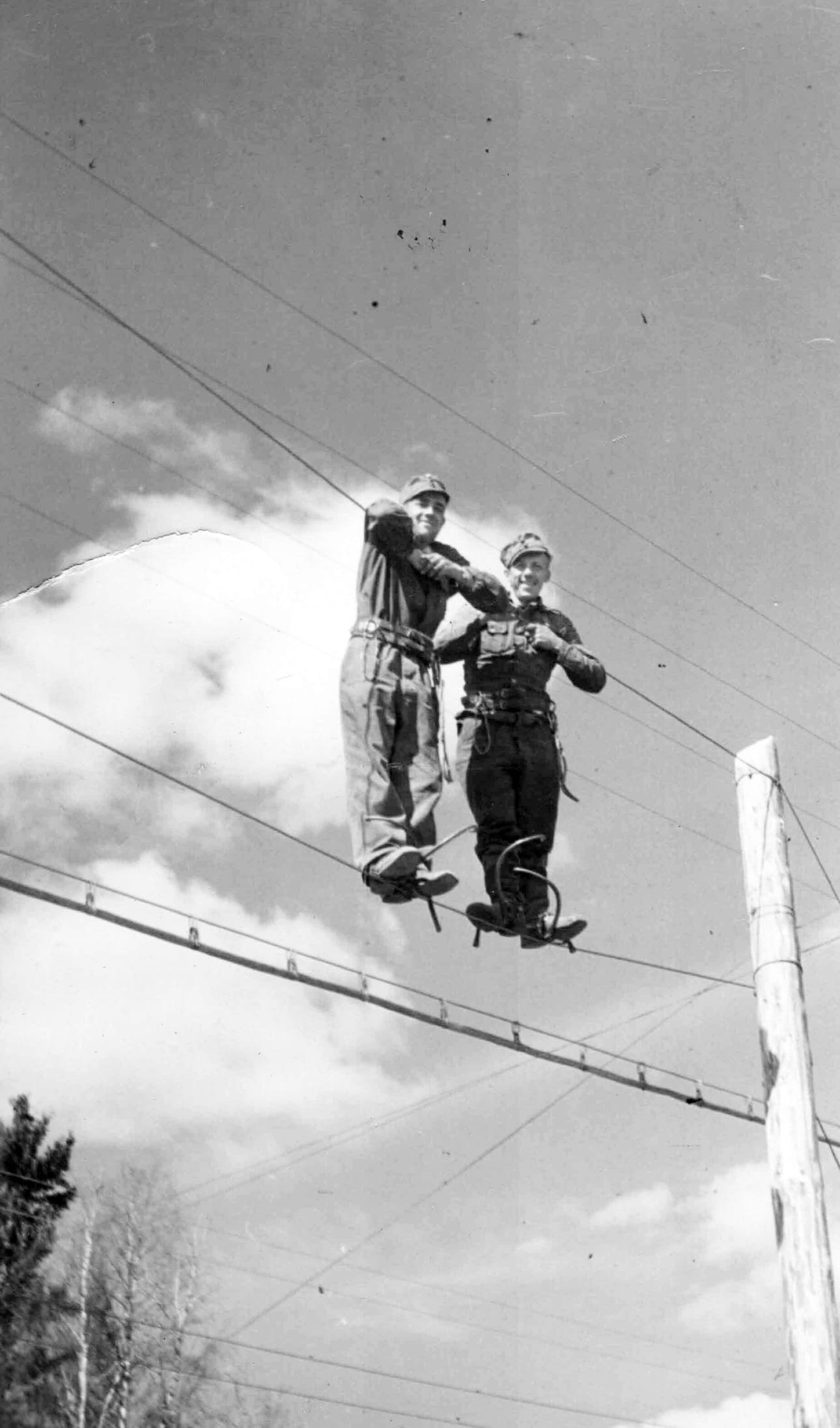 Sotaväkiaikanaan Veikko Ojalehto koulutettiin linjamieheksi ja sitä työtä hän teki neljä vuosikymmentä.